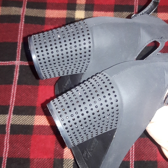 NWOT Nicole Heels - Picture 4 of 4